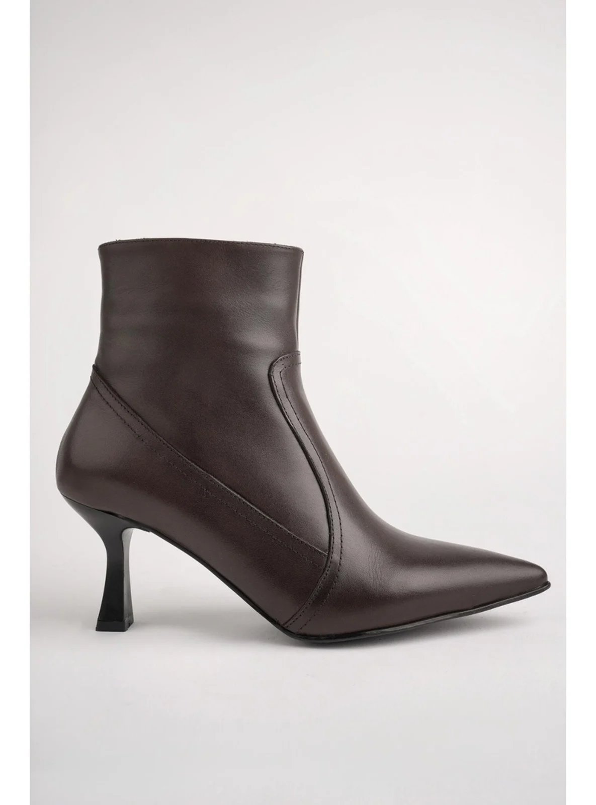 Hakiki Deri Sivri Burun Fermuarlı İnce Topuklu Kadın Bot